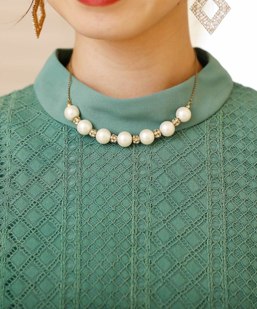 PourVous パンツドレスに合うパールネックレス